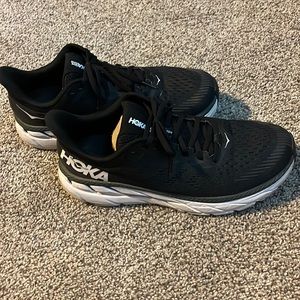 Men’s Hoka Clifton 7s size 9.5